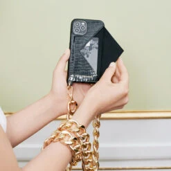 IDeal Of Sweden - IPhone 12 / IPhone 12 PRO Coque Neo Noir Croco Bandoulière -Mobilemania Magasin coque bandouliere ideal of sweden neo noir croco apple iphone 1212 pro 1