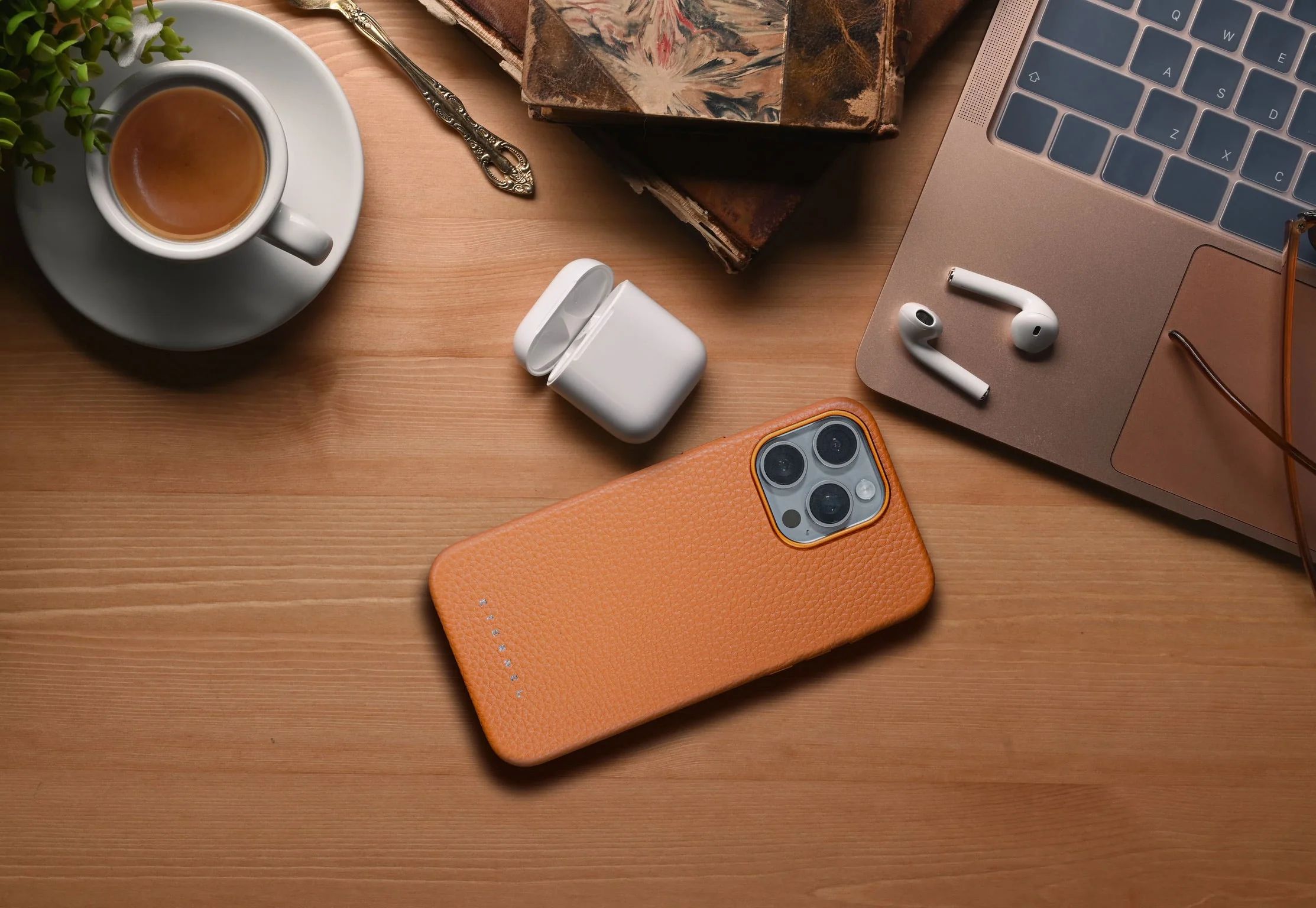 Devant -Mobilemania Magasin coque iphone cuir eternel france lifestyle luxe elise gold 18931f02 f489 4002 a028 5e40005bf743 1